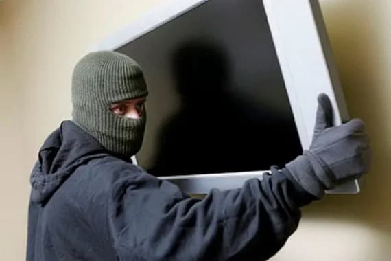 Пьяный брянец украл у соседа по общежитию телевизор за 9 тысяч рублей