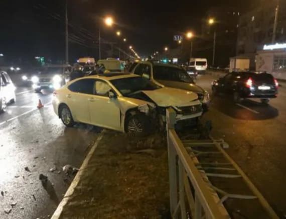 Пьяный водитель «Лексуса» устроил крупное ДТП в Брянске