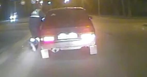 Пьяный водитель 200 метров тащил полицейского за своим автомобилем в Брянске