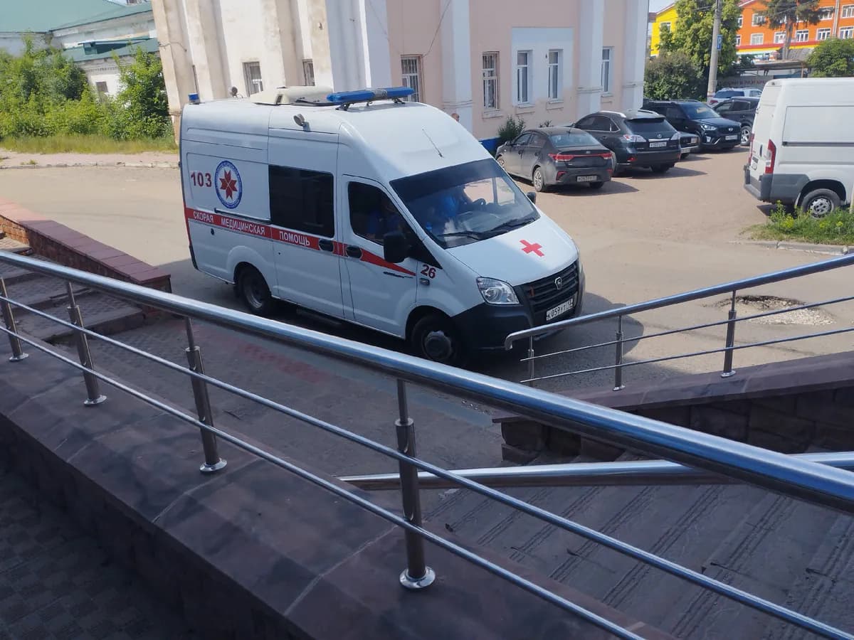 В Дятьковском районе под колёса автомобиля попал трехлетний мальчик