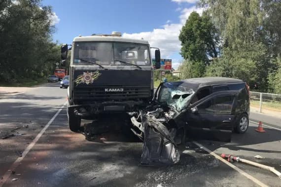 Под Брянском в ДТП с грузовиком пострадала 10-месячная девочка