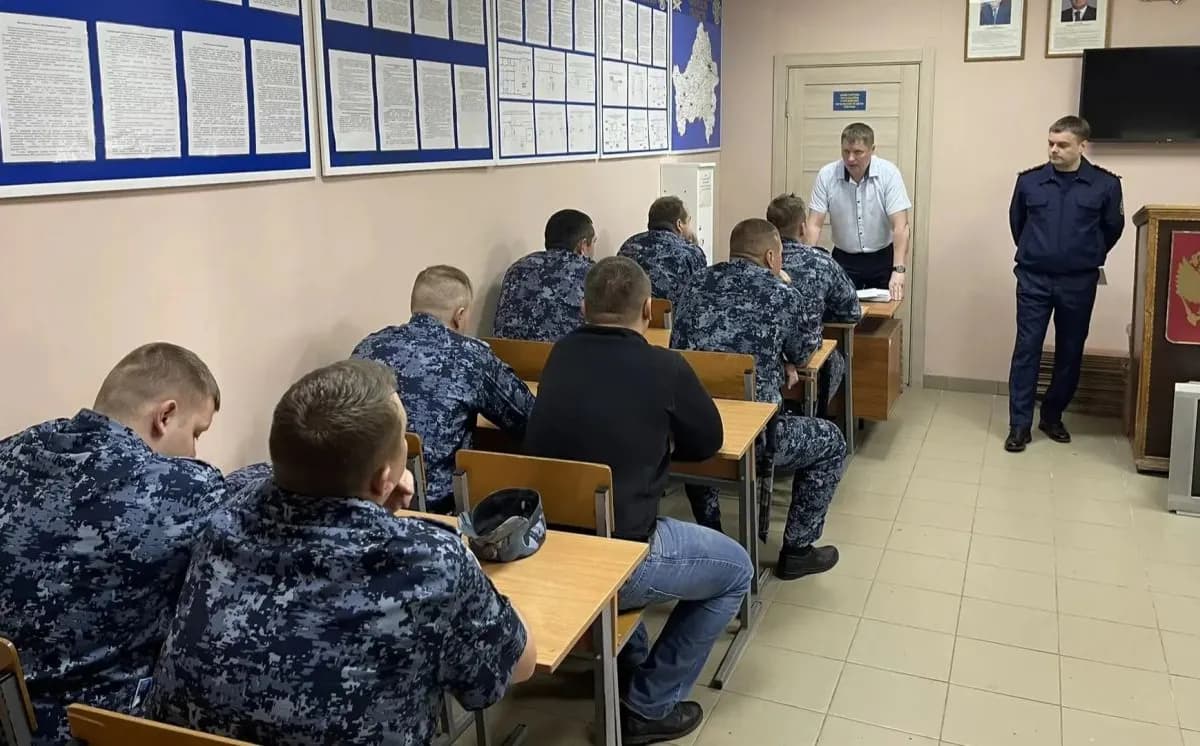 Сотрудникам брянского СИЗО провели занятие по уголовному законодательству