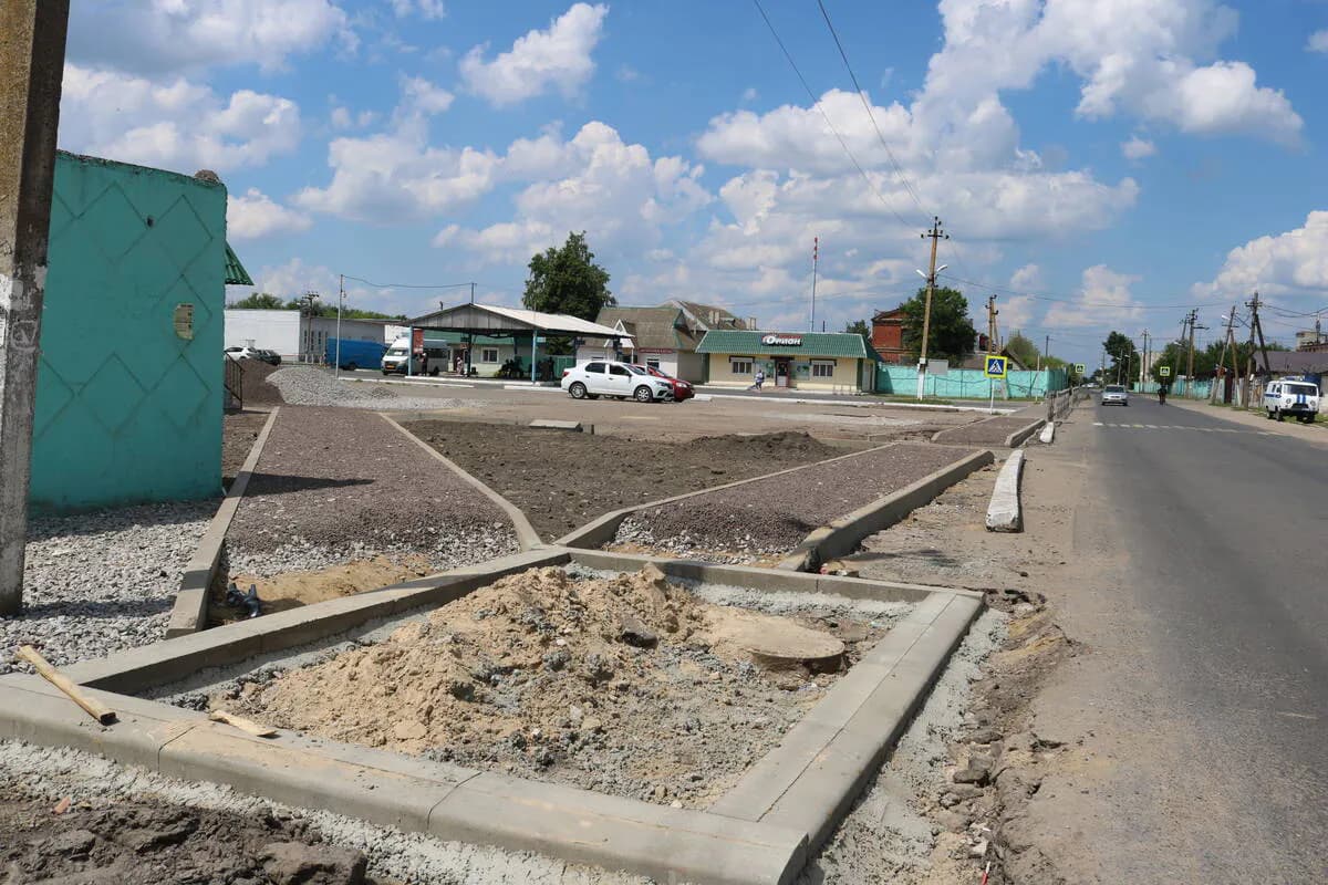 В Брянской области начали преображать Привокзальную площадь