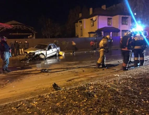 В Брянске в автоаварии погибли парень и девушка