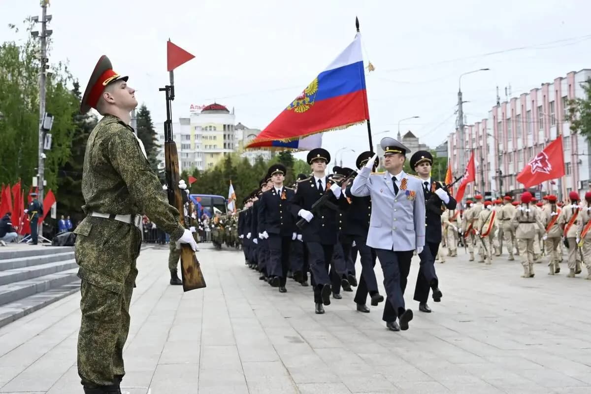 В Брянске прошел торжественный марш