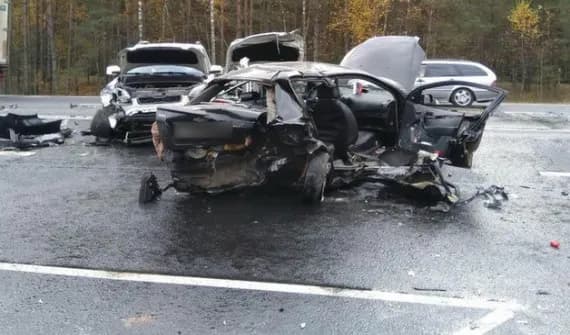 В жуткой аварии под Брянском пострадали мужчина и девушка