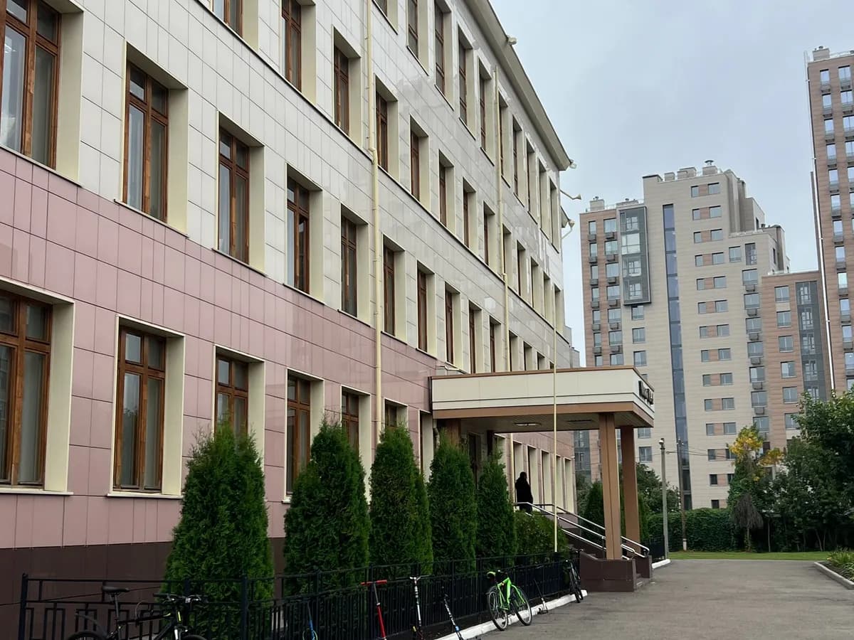 В Брянске более 540 выпускников получили медали за успехи в учебе