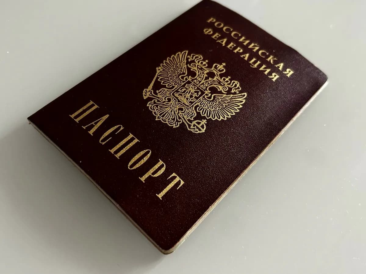 В Брянске юным жителям торжественно вручили первые паспорта