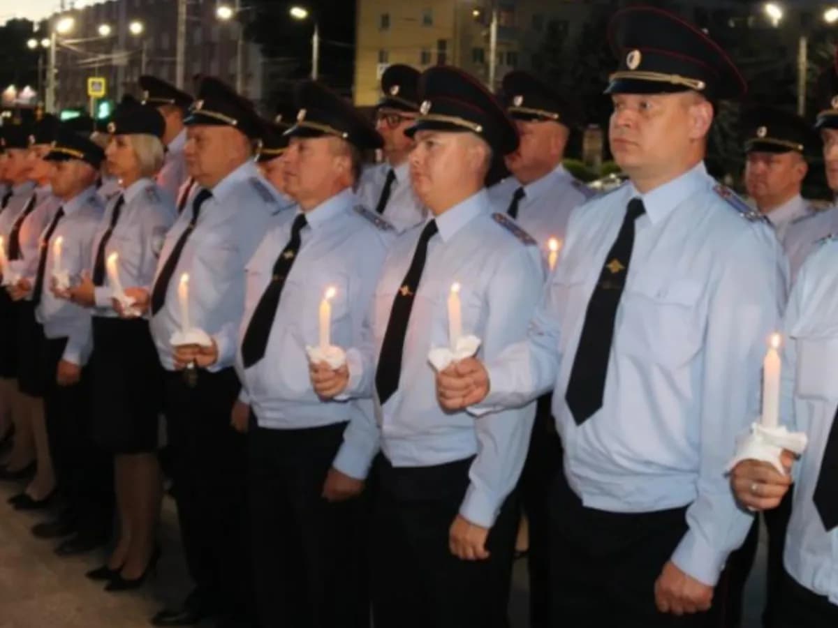 Брянские полицейские присоединились к акции «Свеча памяти»