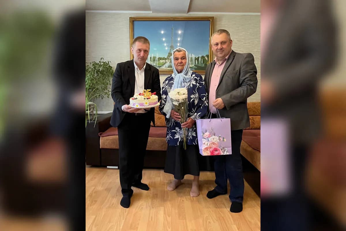 Чиновники поздравили 95-летнюю долгожительницу Брянской области