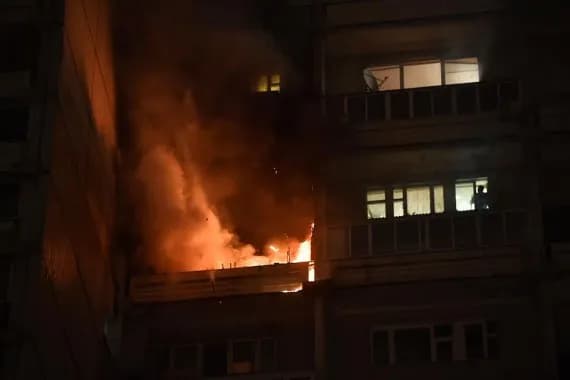 Десятки человек эвакуированы из-за пожара в брянской многоэтажке