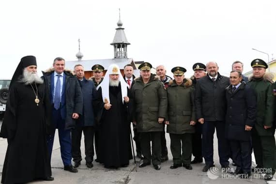 Брянский депутат Михаил Иванов сопровождает Патриарха Кирилла в поездке по Крайнему Северу