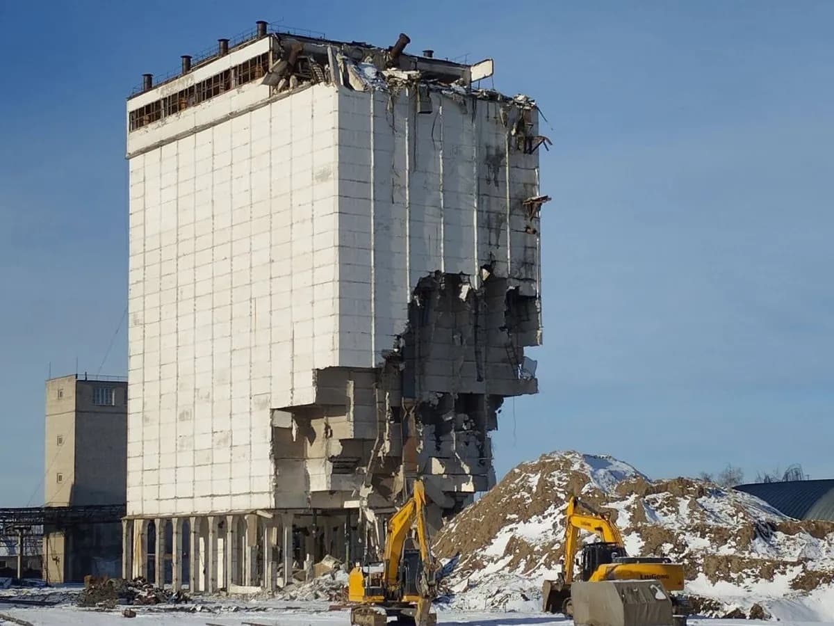 В Брянске в сети появились кадры сноса «Мелькрукка»