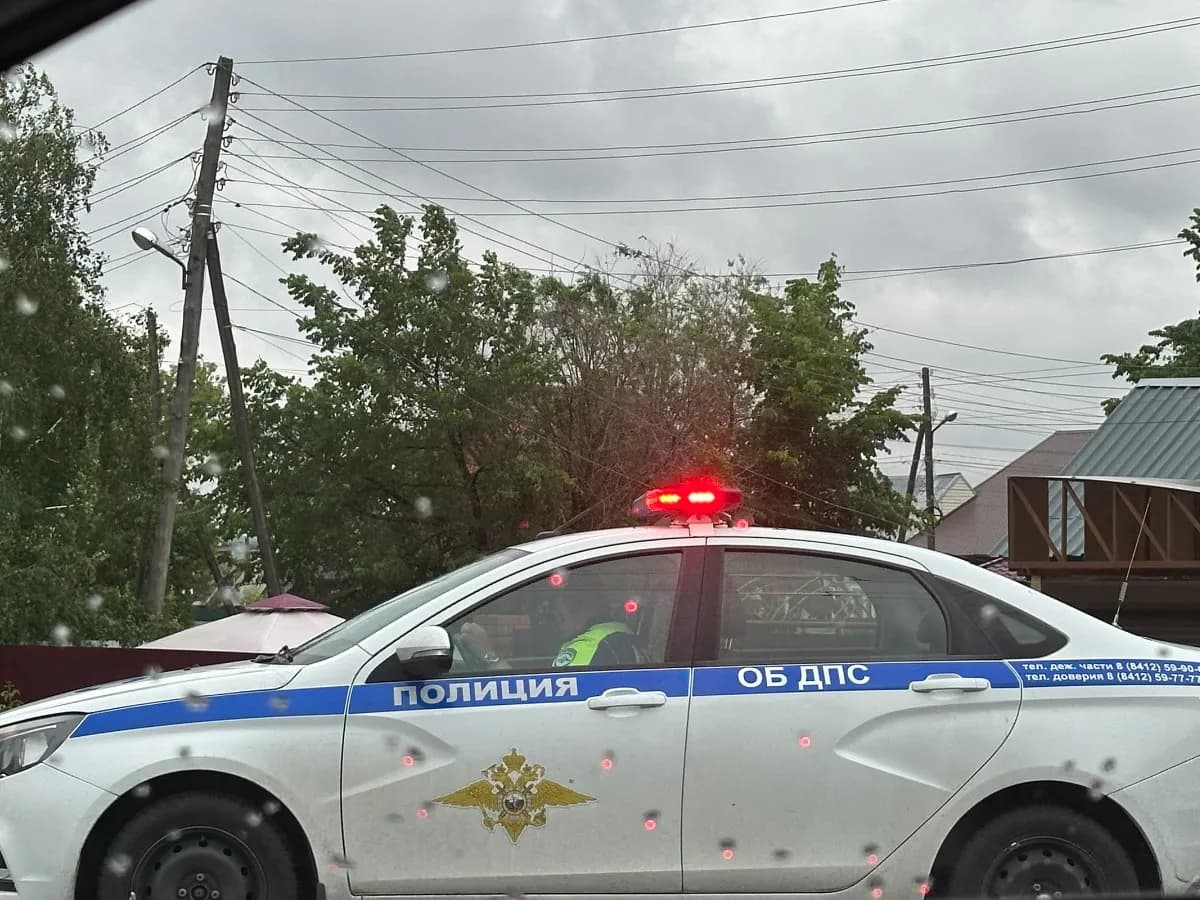 В Брянске женщина на Mitsubishi столкнулась с фурой и автобусом на Московском