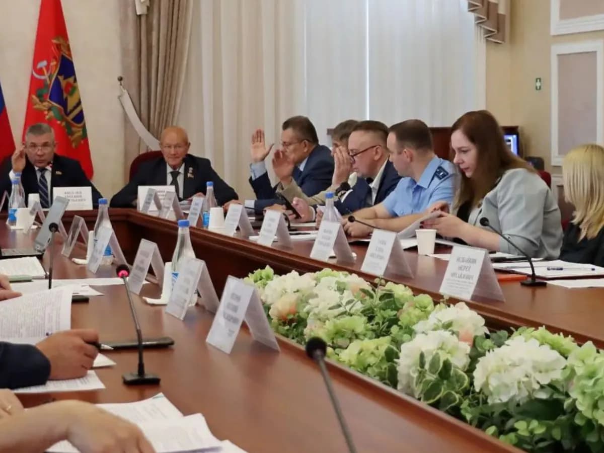 В Брянской области на выплаты медикам направили более 100 млн рублей