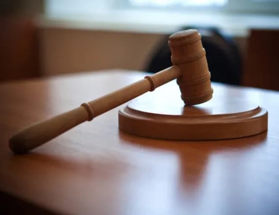 Брянец запер 71-летнюю мать в бане и получил судимость