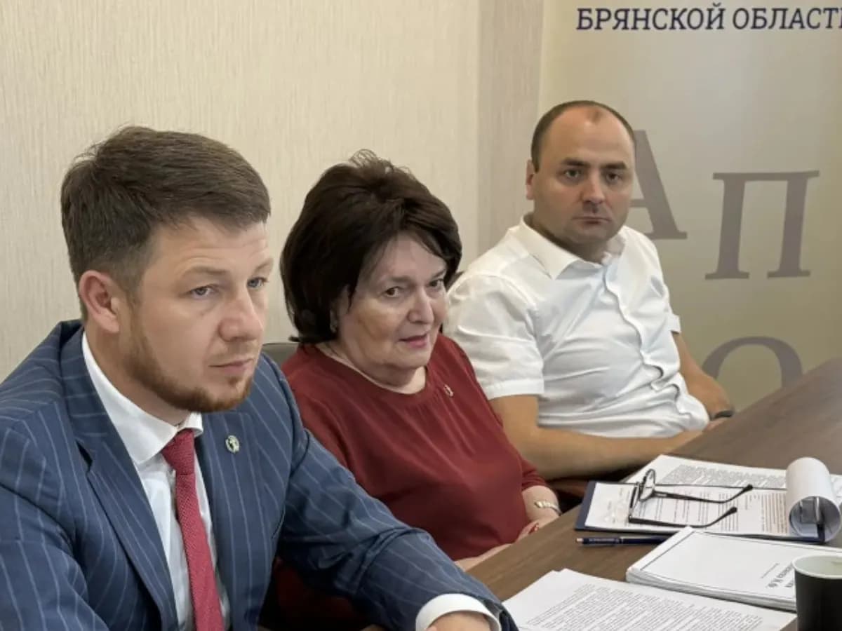 Брянская адвокатская палата лишила статуса юриста, уехавшего за границу