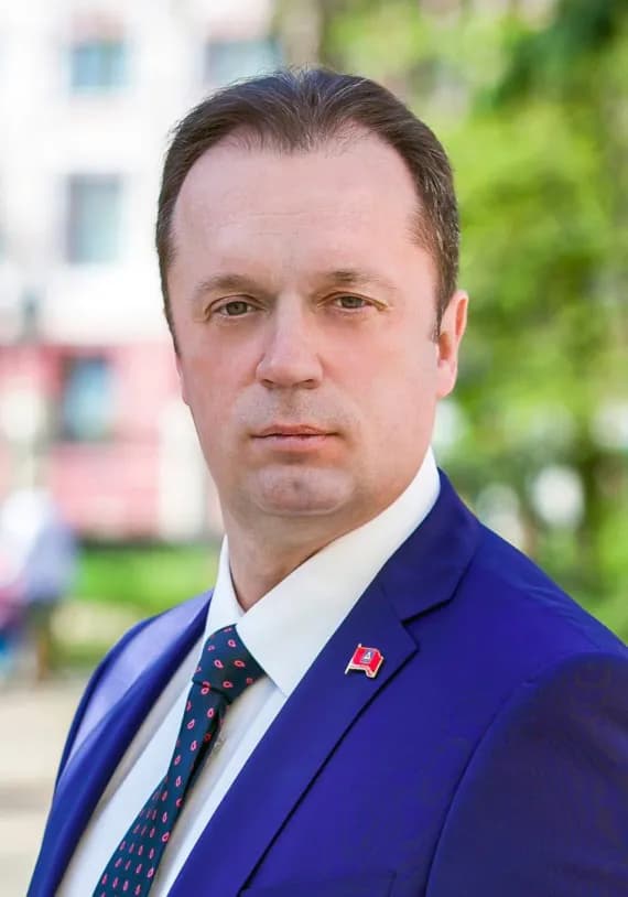 Брянский депутат Сергей Антошин поздравил жителей региона с Днём Знаний