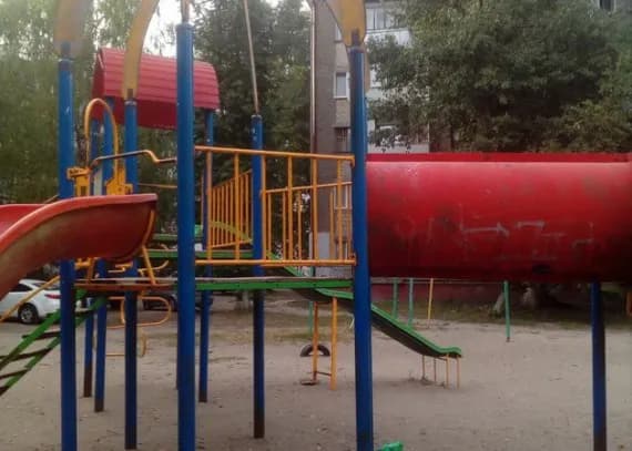6-летний мальчик пострадал на детской площадке в Брянске