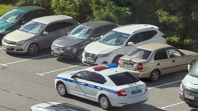 В Брянске пенсионерка попала под автомобиль при выезде с парковки