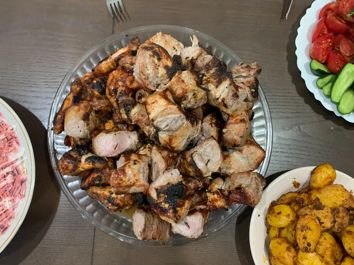 Шашлык по-армянски на майские: маринад от повара, после которого мясо получается нежным и ароматным